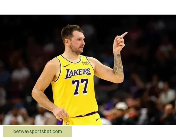 雷迪克称东契奇末节精彩发挥 詹姆斯状态让人自愧不如