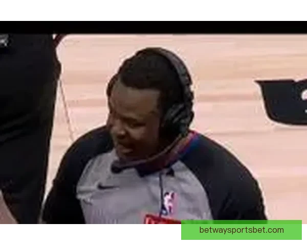 火药味浓烈勇士掘金球员冲突升级佩顿纳吉梅尔顿三人同时吃T